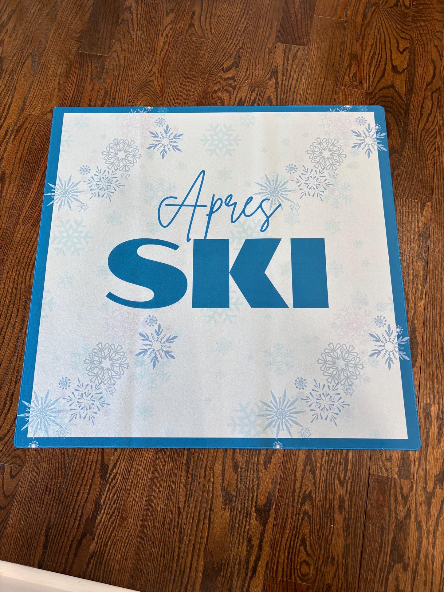 Apres Skiing in Teal Mahjong Mat: Mahj Game Tabletop (31.5-inch)