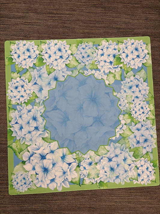 Sea of Hydrangeas Mahjong Mat: Mahj Game Tabletop (31.5-inch)