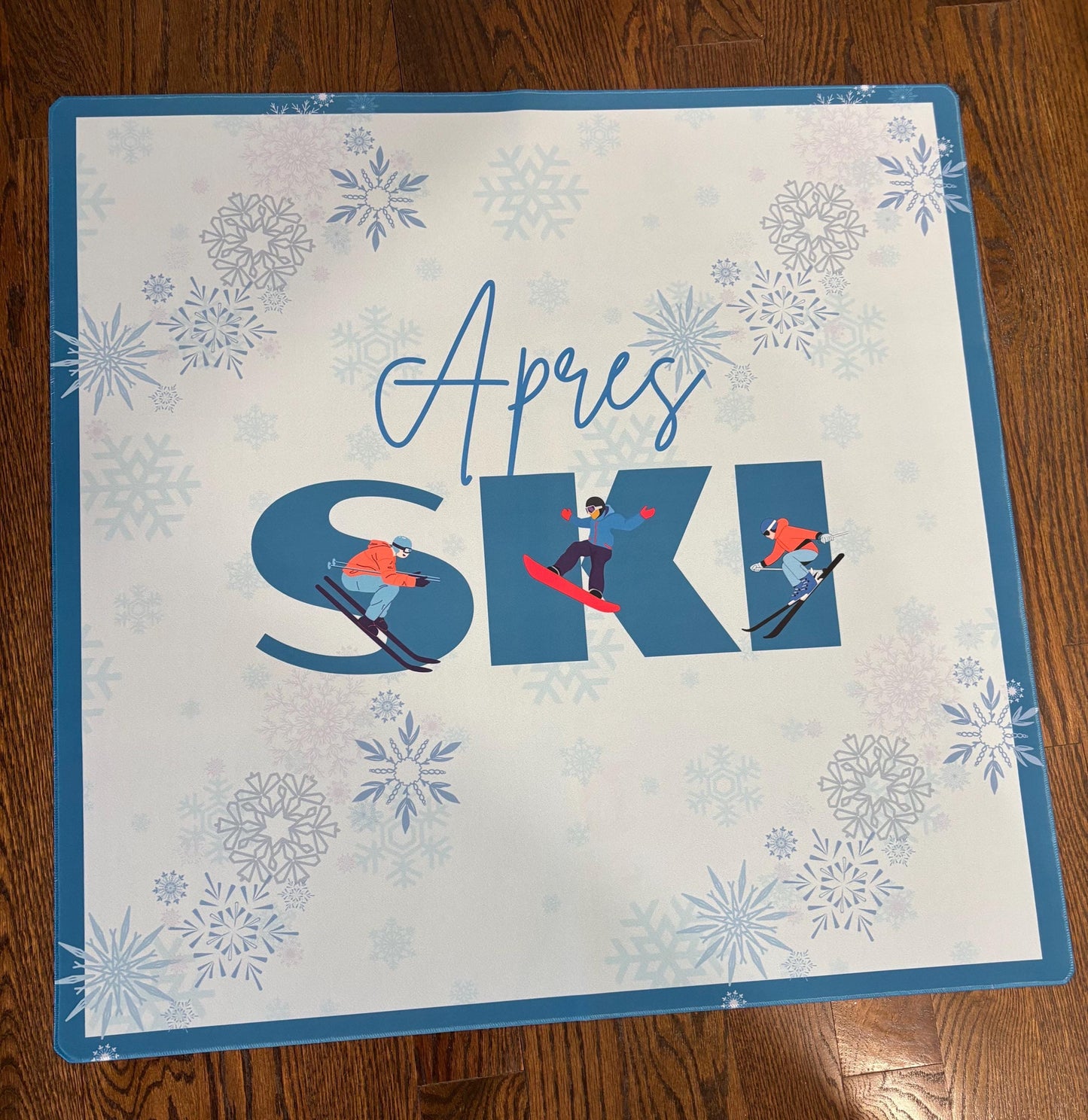 Apres Skiing in Teal with Skiers Mahjong Mat: Mahj Game Tabletop (31.5-inch)